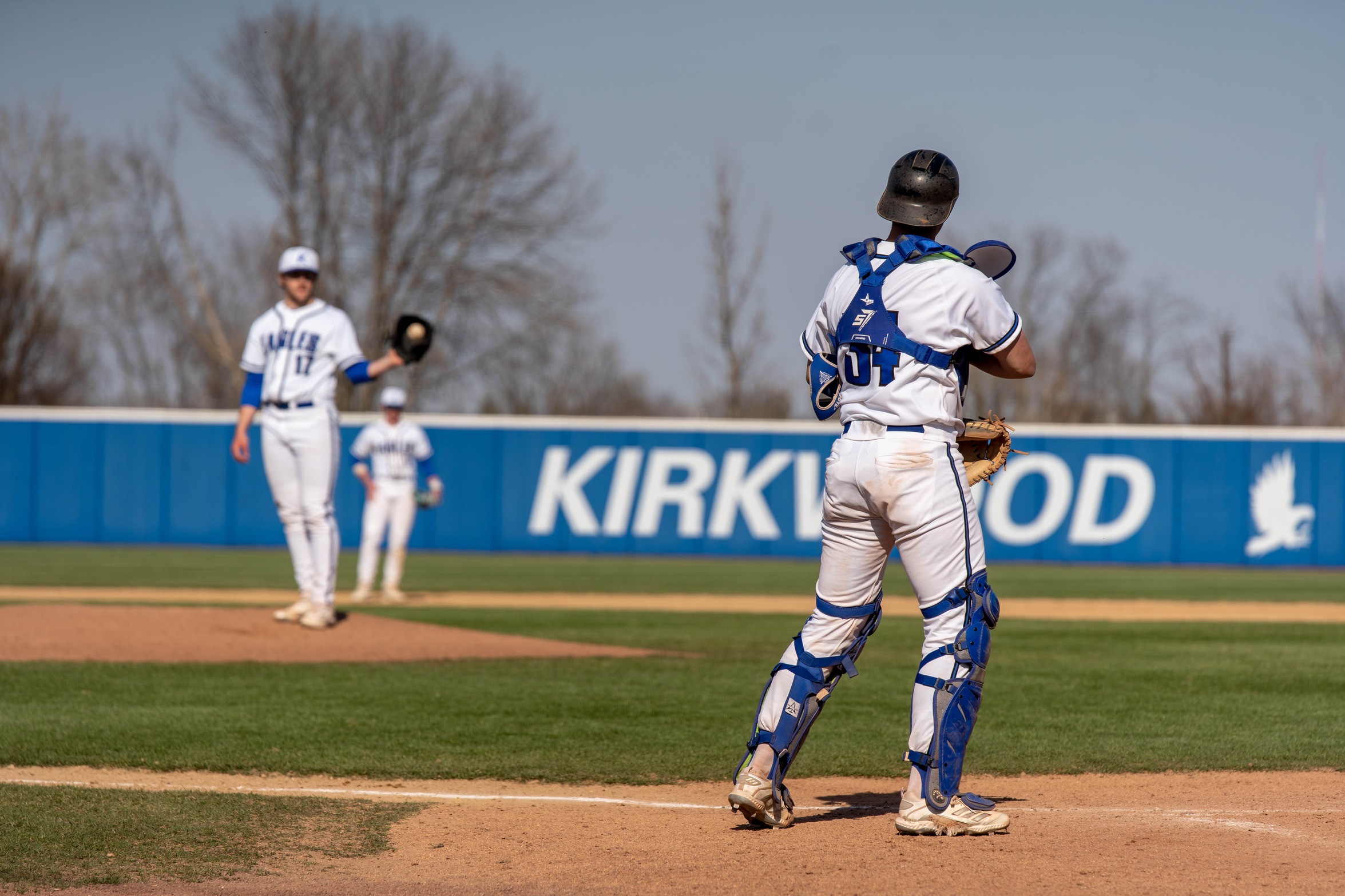 Baseball team runs streak to 10 straight