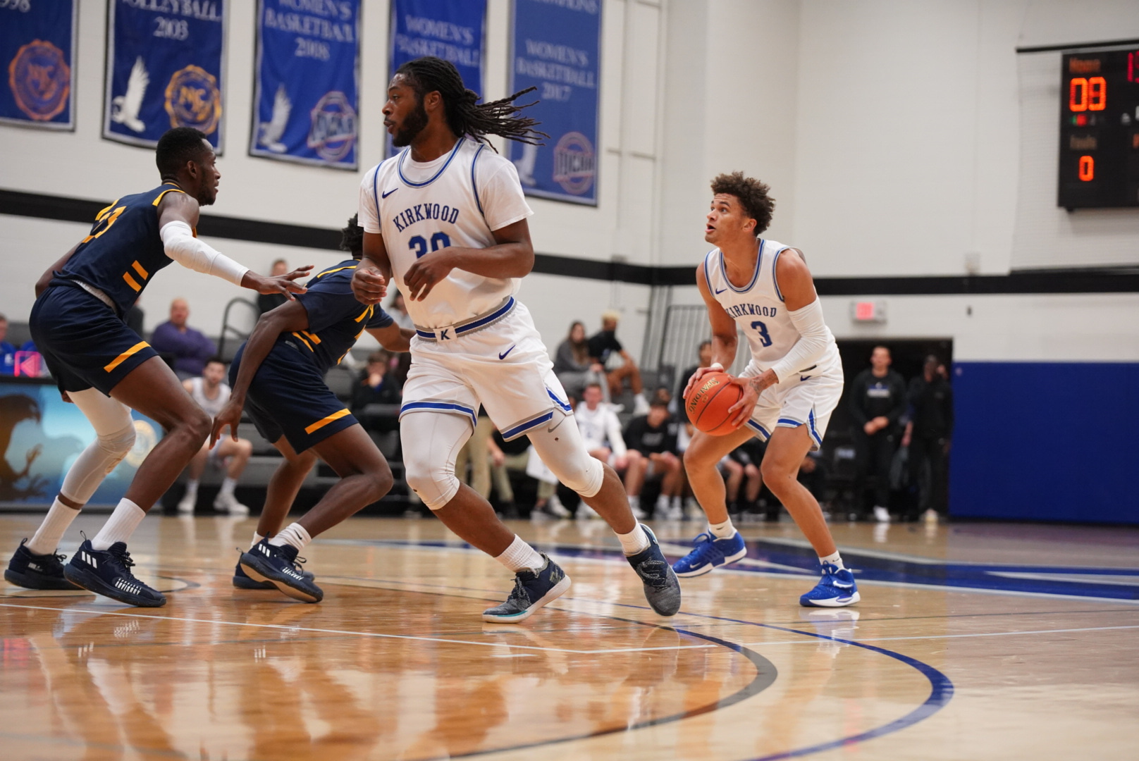 NO.14 EAGLES ROLL BY NIACC