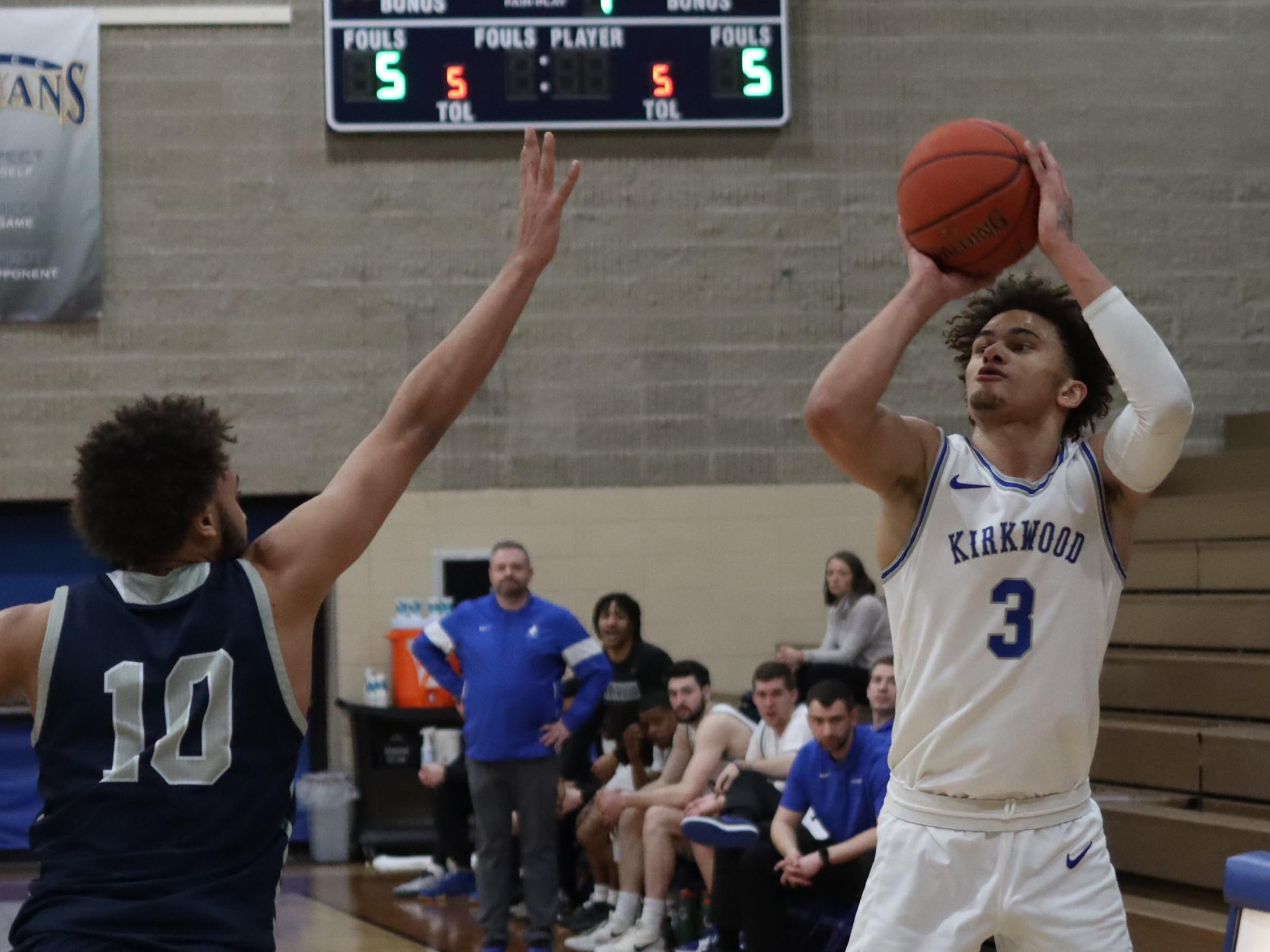 CLUTCH NO.13 EAGLES MAKE REGIONAL FINALS