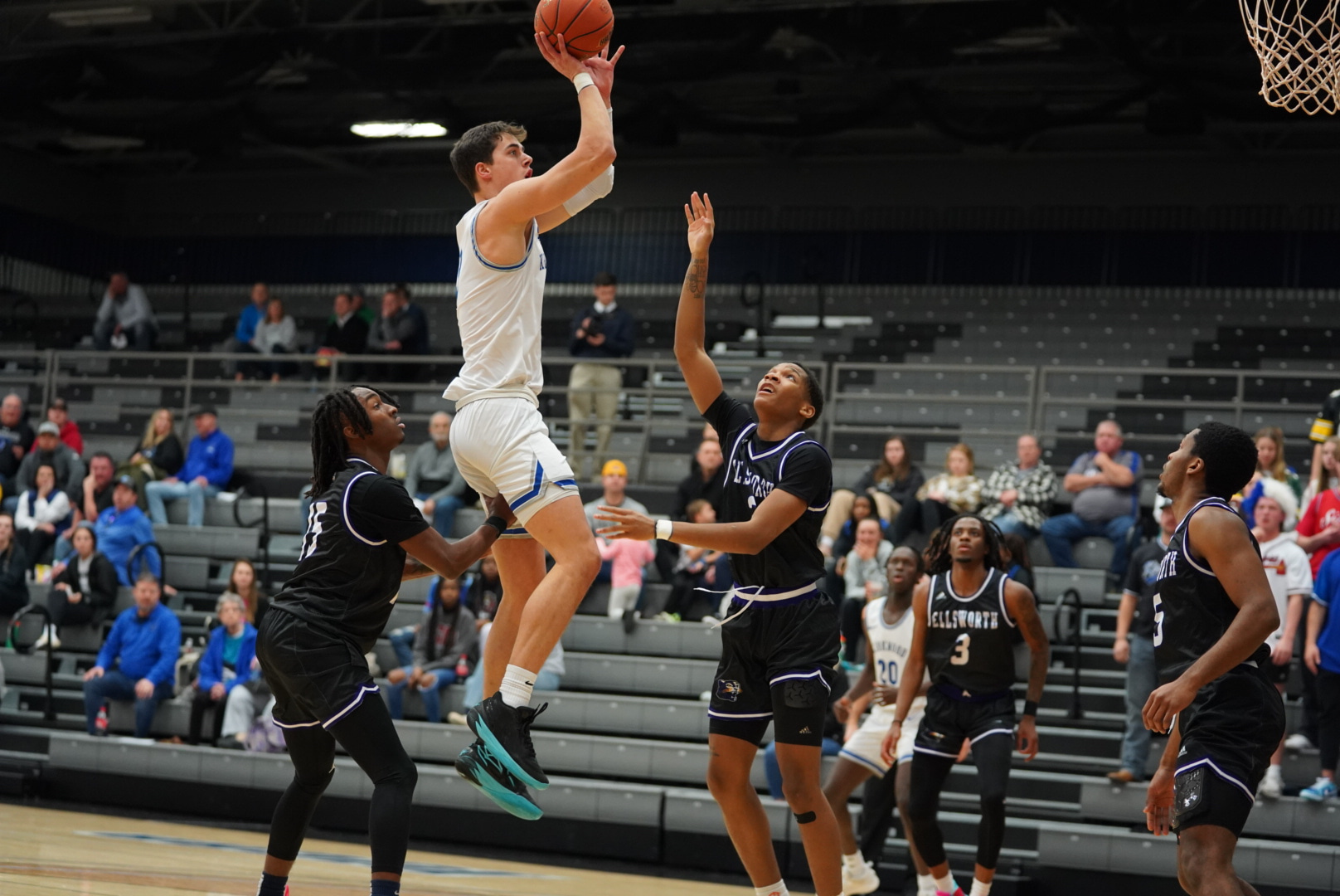 NO.4 EAGLES TRIMMED BY NIACC