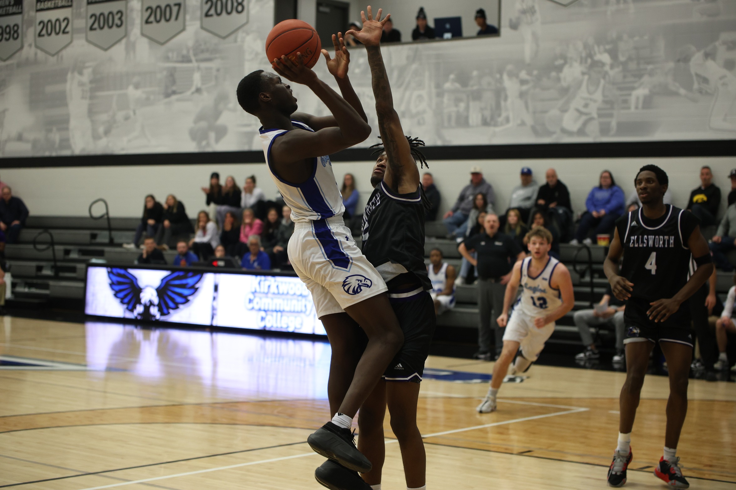 #10 Eagles Prevail Over #6 Panthers in Regular Season Finale