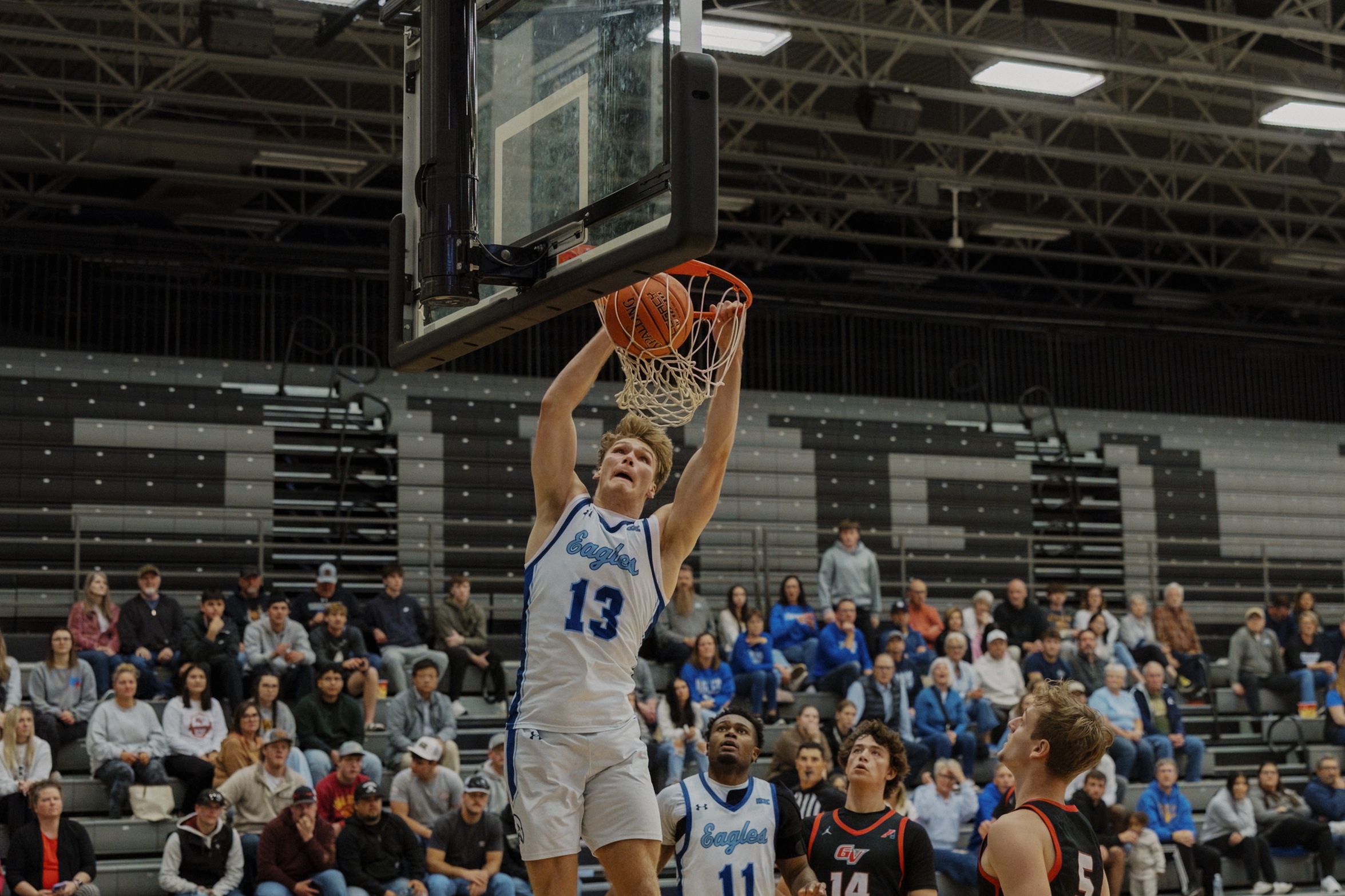 #1 Eagles Roll Past John Wood to Stay Perfect at 5-0