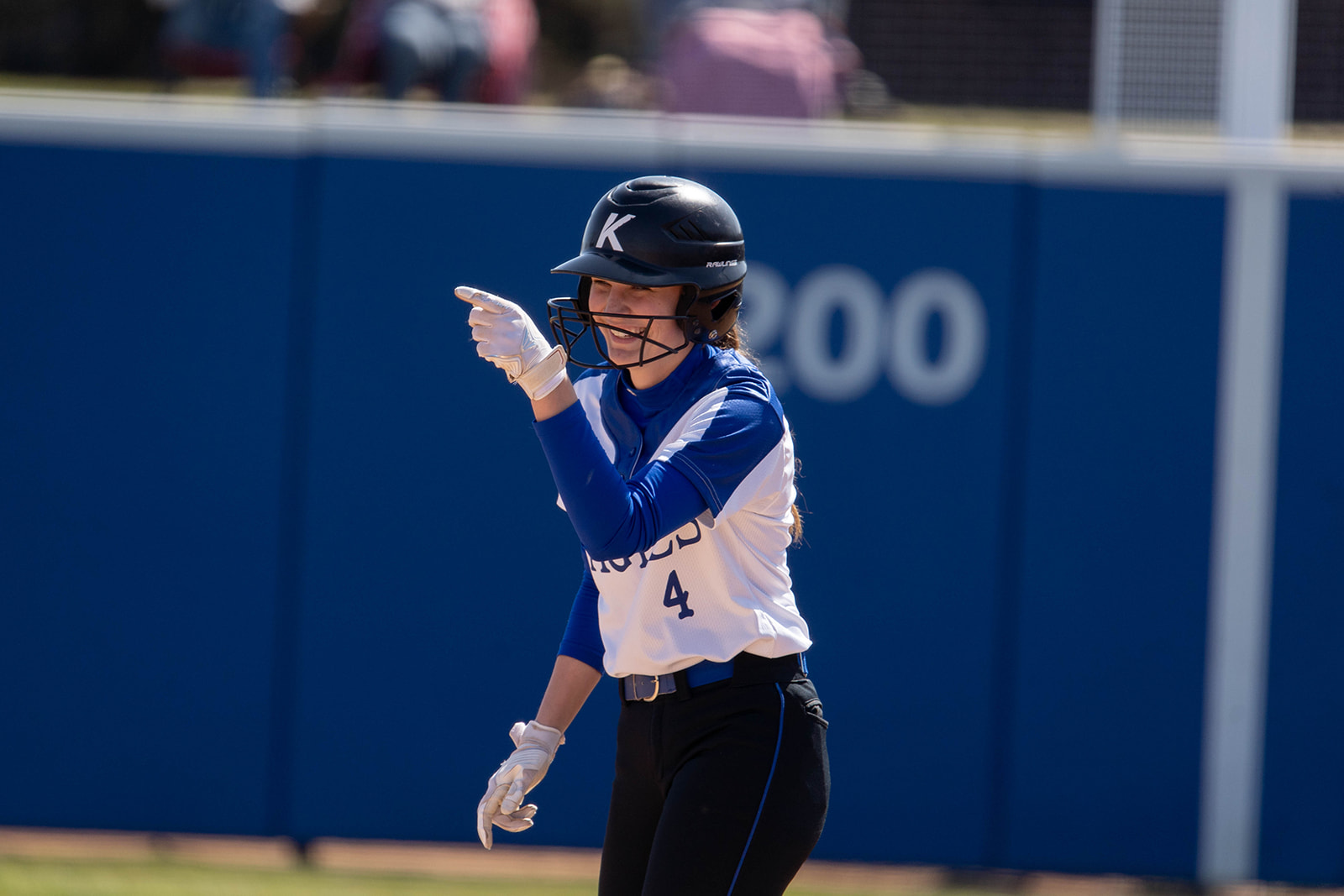 EAGLES SPLIT WITH NO.1 DMACC
