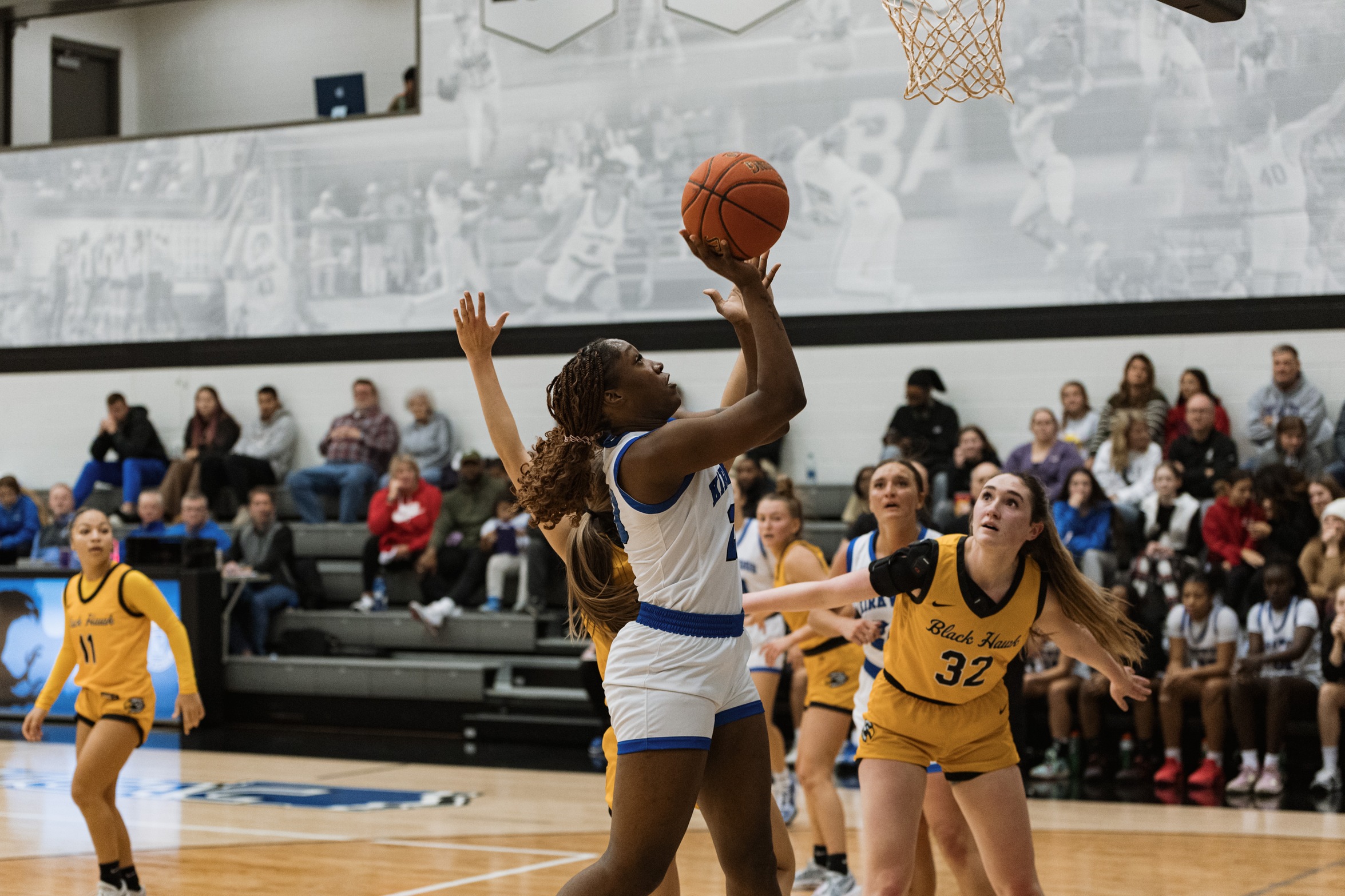 #1 Eagles Beat Southwestern at Home