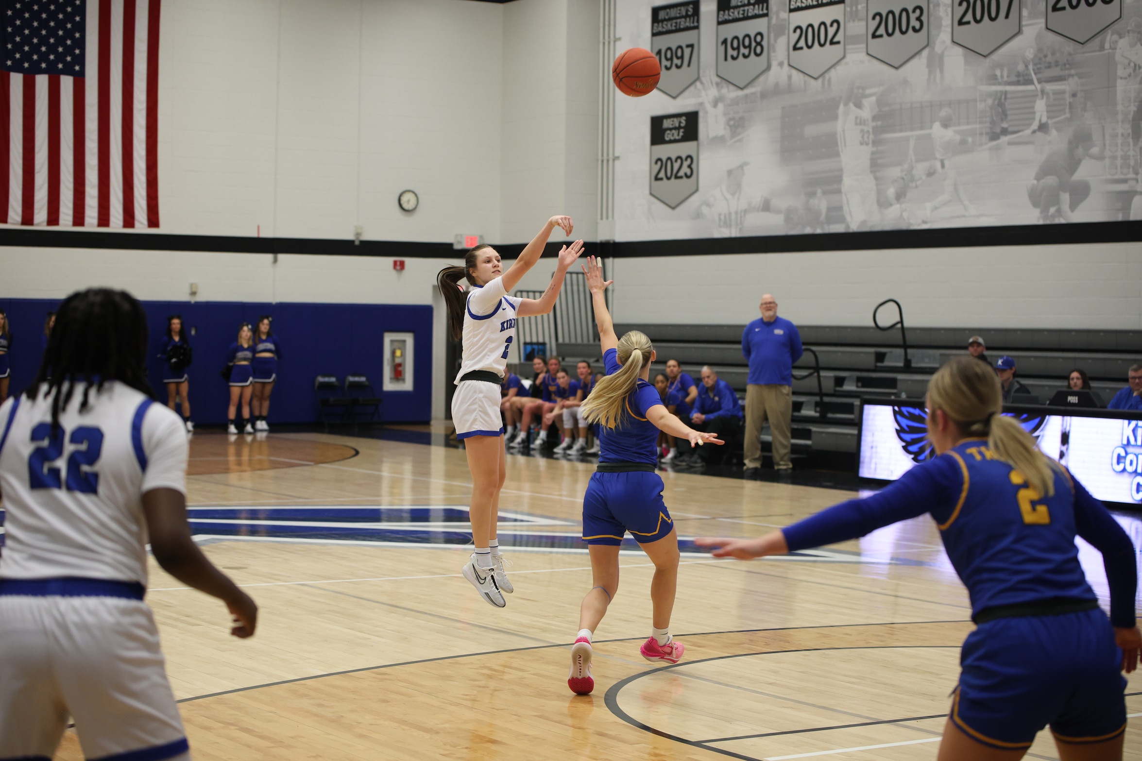 #4 Eagles Handle Trojans at Home