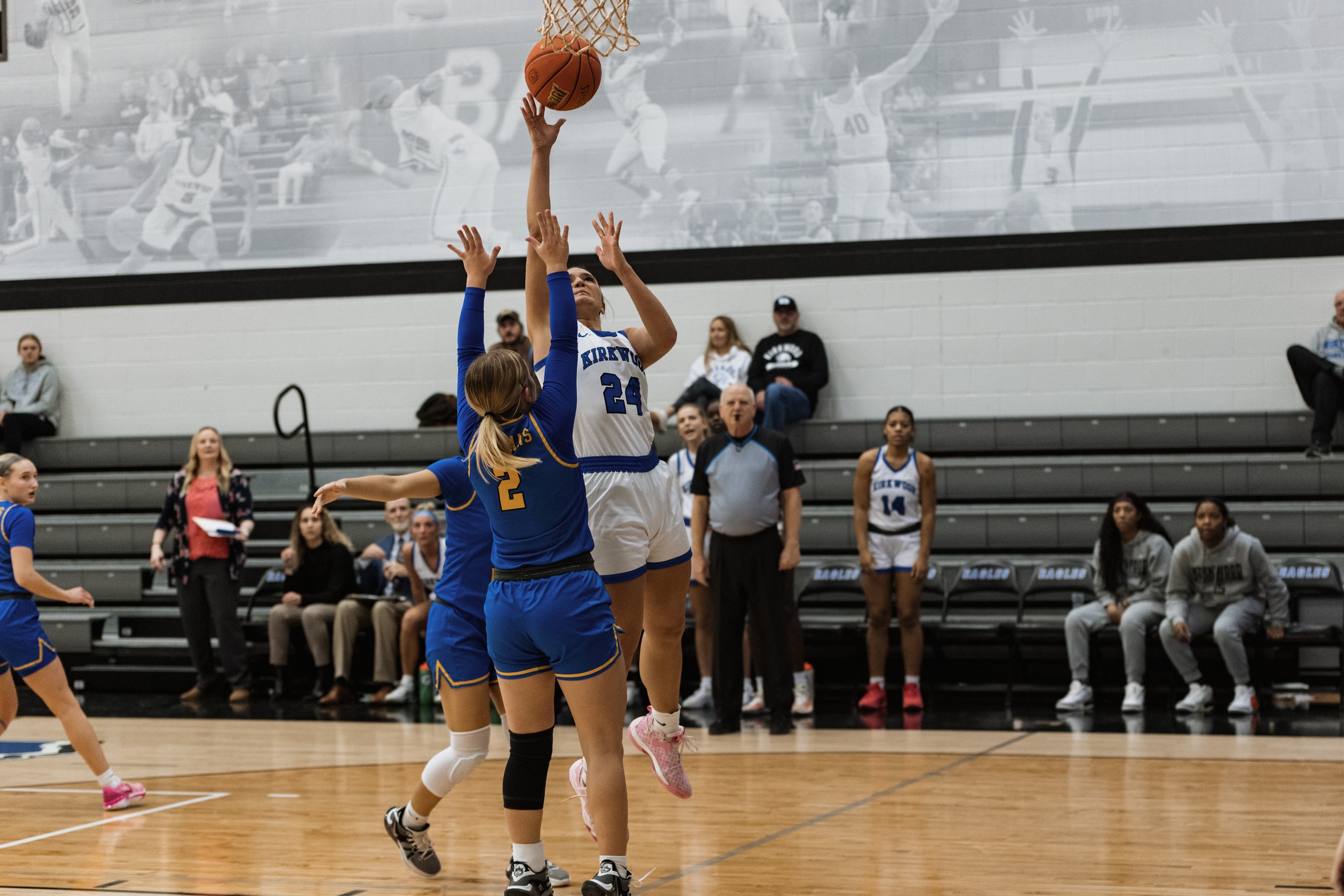 #4 Eagles Rout #2 Reivers