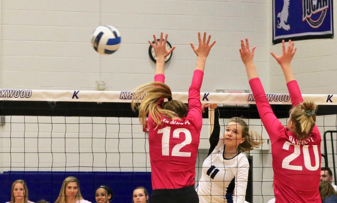 No. 19 Eagles spike Hawkeye CC
