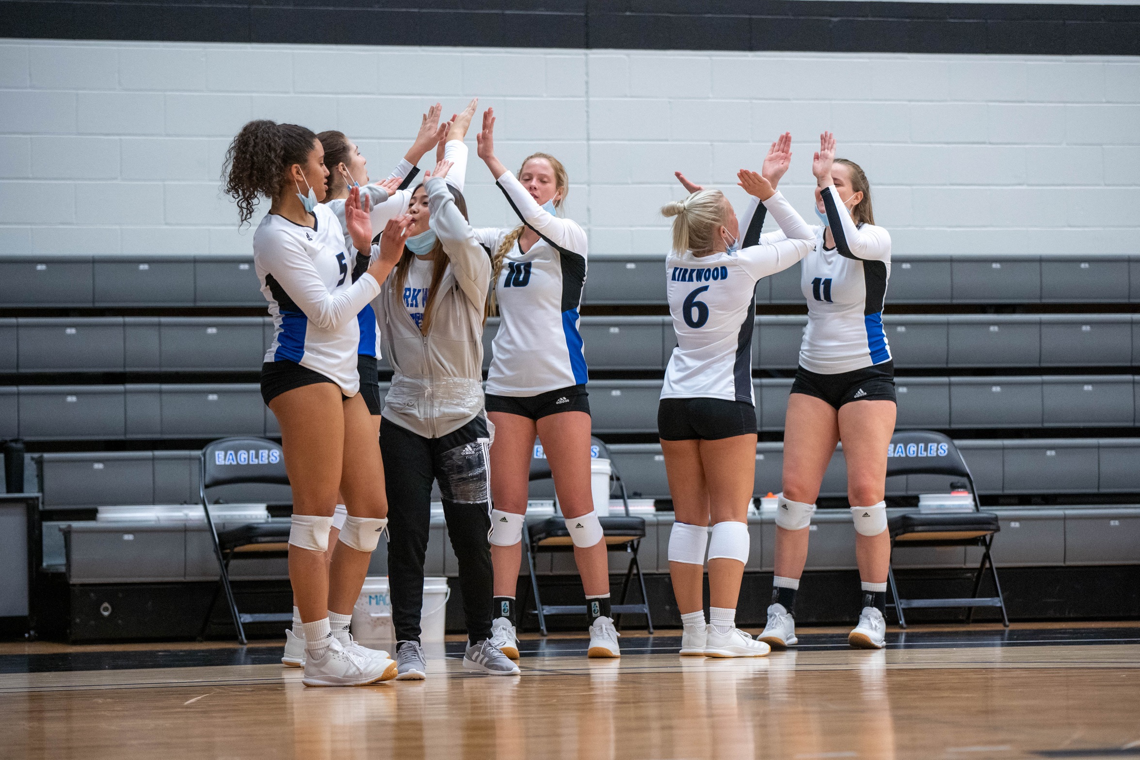 No.9 Eagles spike Iowa Lakes