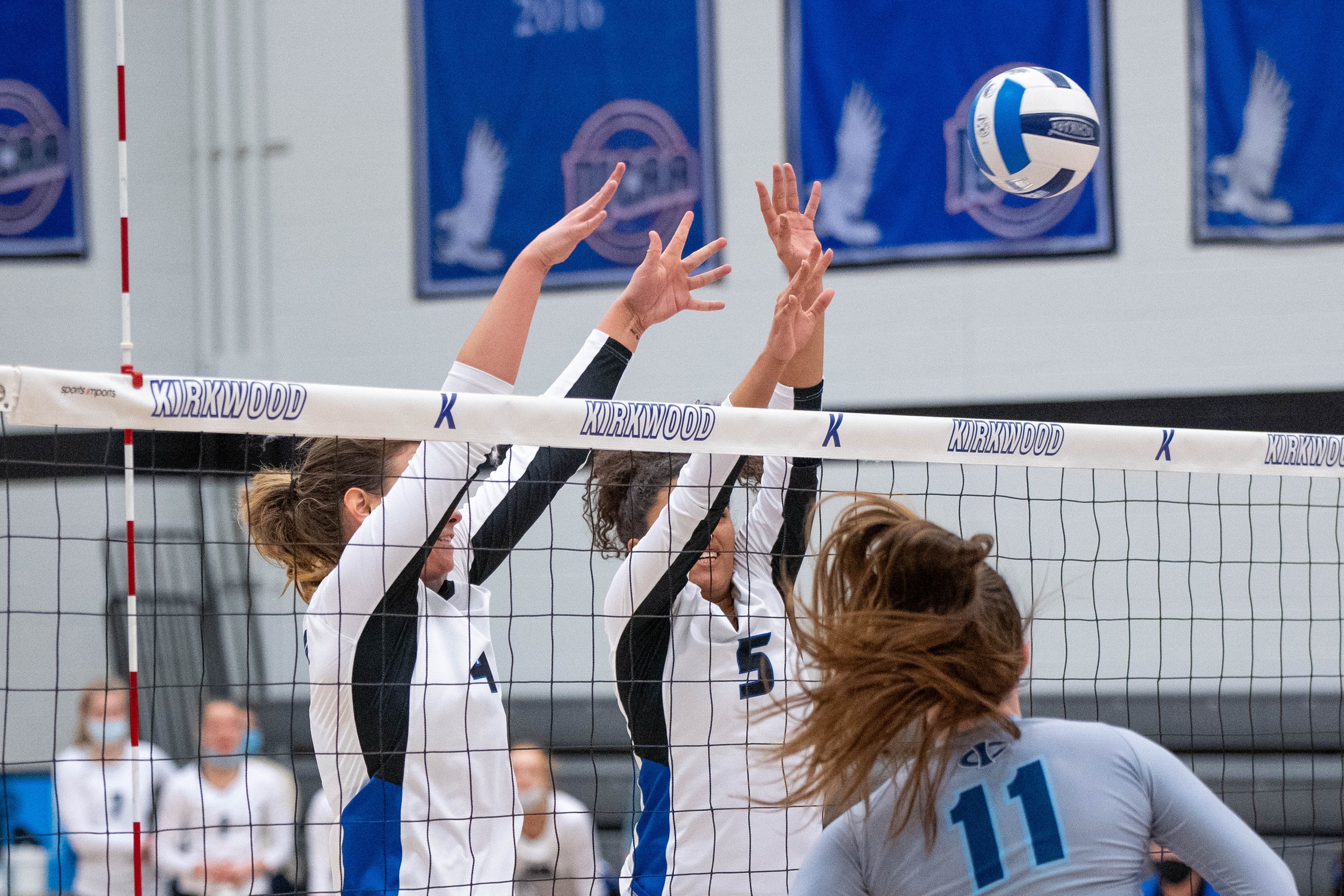 No.10 Eagles sail past Ellsworth